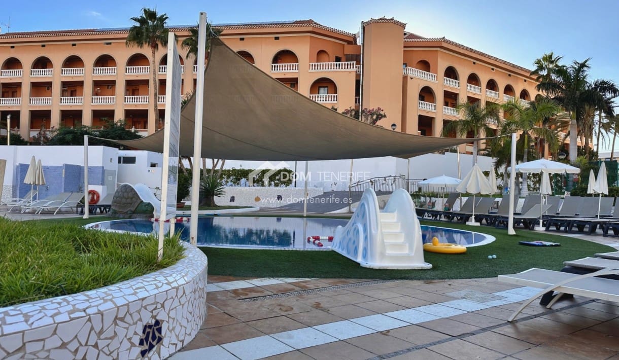 1 soveværelse Lejlighed til salg i Playa de las Americas med swimmingpool - € 385.000 (Ref: 8734760)