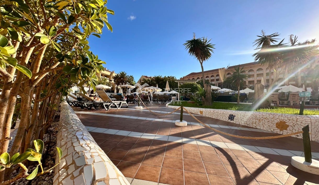 1 soveværelse Lejlighed til salg i Playa de las Americas med swimmingpool - € 385.000 (Ref: 8734760)