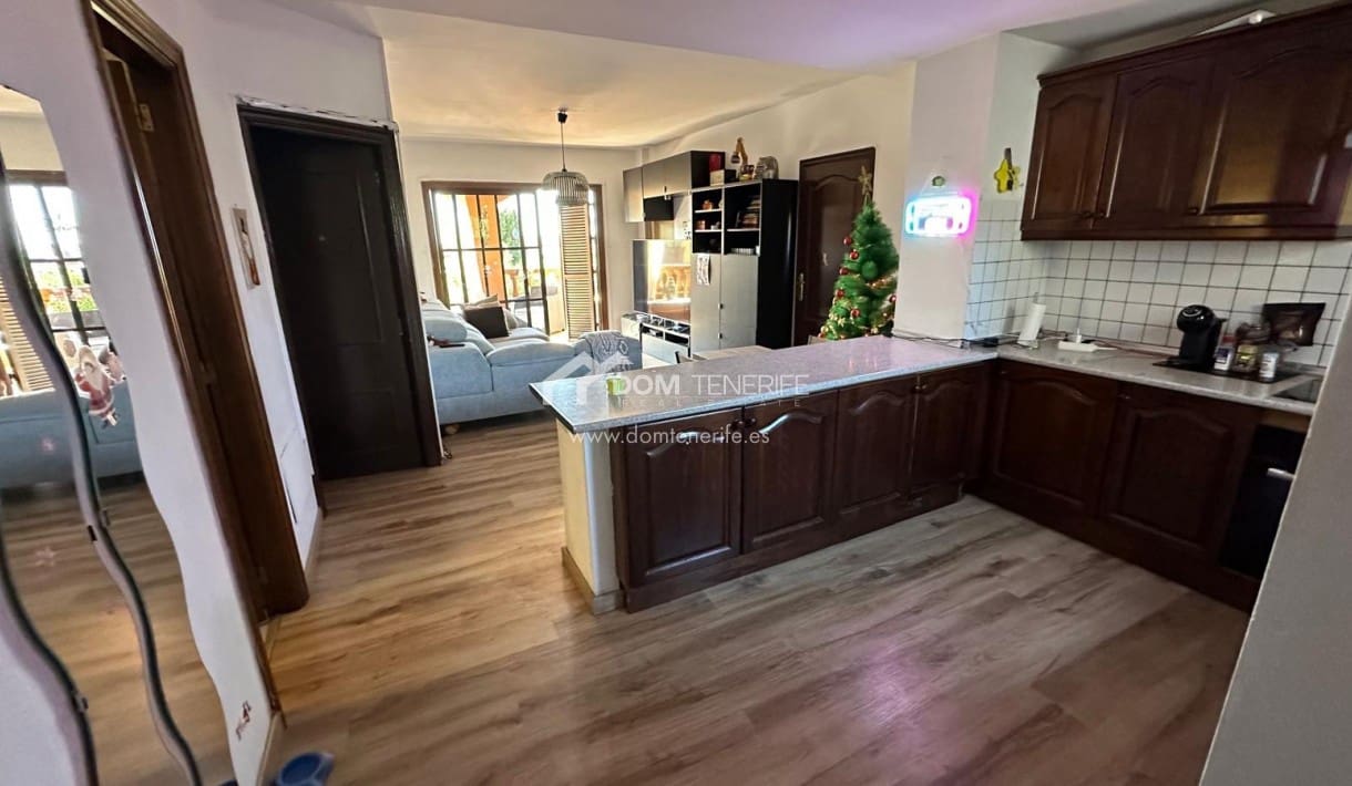 3 soveværelse Lejlighed til salg i Playa del Duque med swimmingpool - € 525.000 (Ref: 8759144)