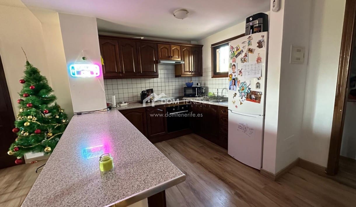 3 soveværelse Lejlighed til salg i Playa del Duque med swimmingpool - € 525.000 (Ref: 8759144)