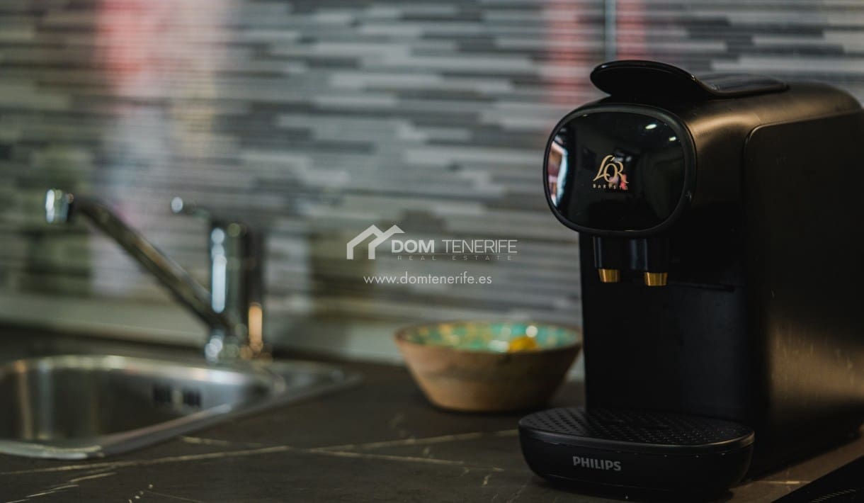 1 makuuhuone Huoneisto myytävänä paikassa Playa de las Americas - 300 000 € (Ref: 8873208)