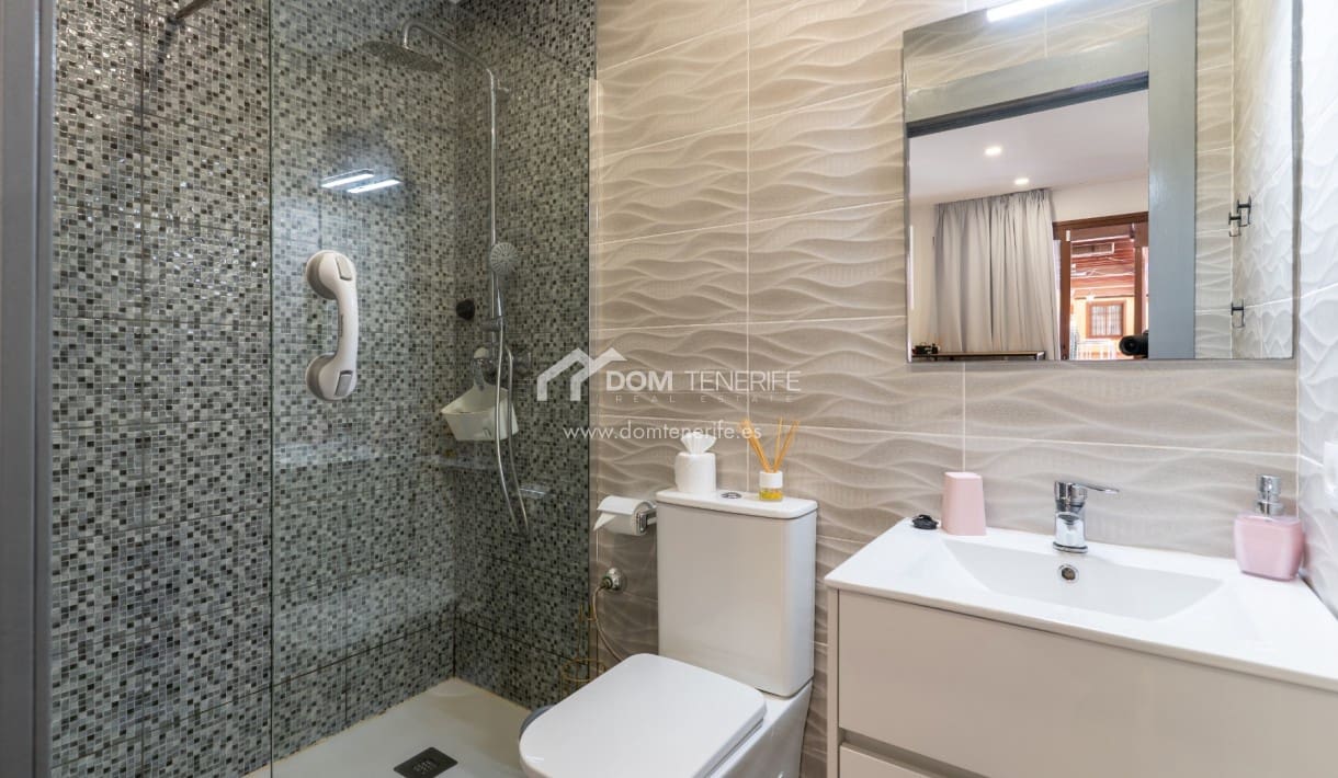 1 makuuhuone Huoneisto myytävänä paikassa Playa de las Americas - 300 000 € (Ref: 8873208)