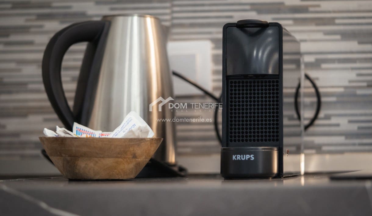 1 bedroom Apartment for sale in Playa de las Americas - € 300,000 (Ref: 8873209)