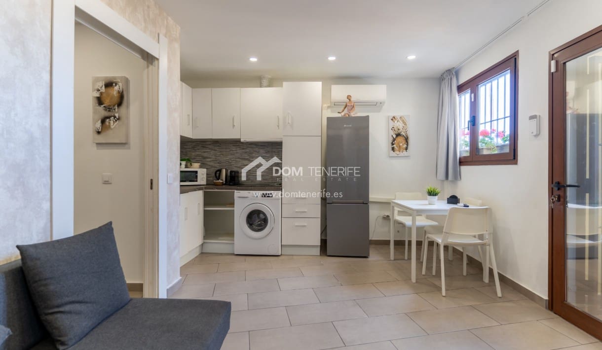 1 bedroom Apartment for sale in Playa de las Americas - € 300,000 (Ref: 8873209)