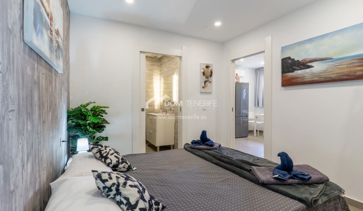 1 bedroom Apartment for sale in Playa de las Americas - € 300,000 (Ref: 8873209)