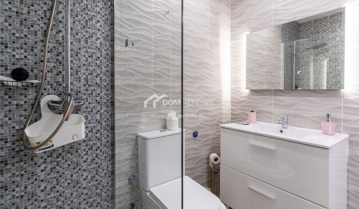 1 bedroom Apartment for sale in Playa de las Americas - € 300,000 (Ref: 8873209)