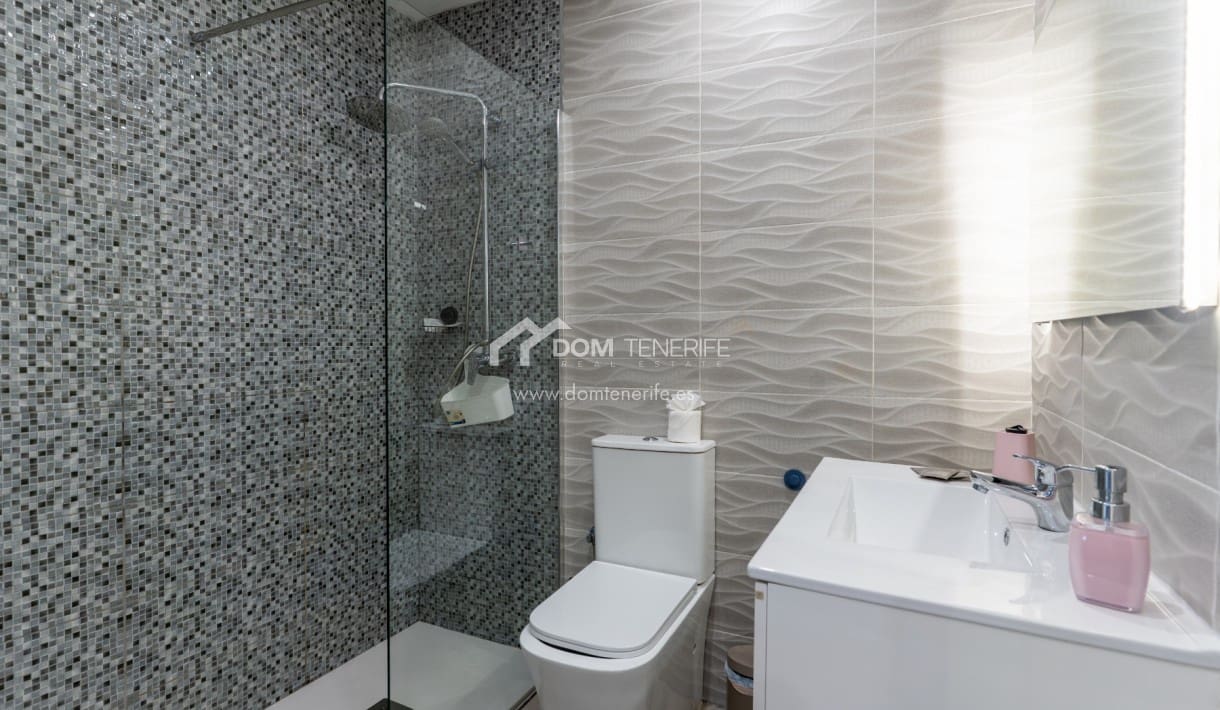 1 bedroom Apartment for sale in Playa de las Americas - € 300,000 (Ref: 8873209)