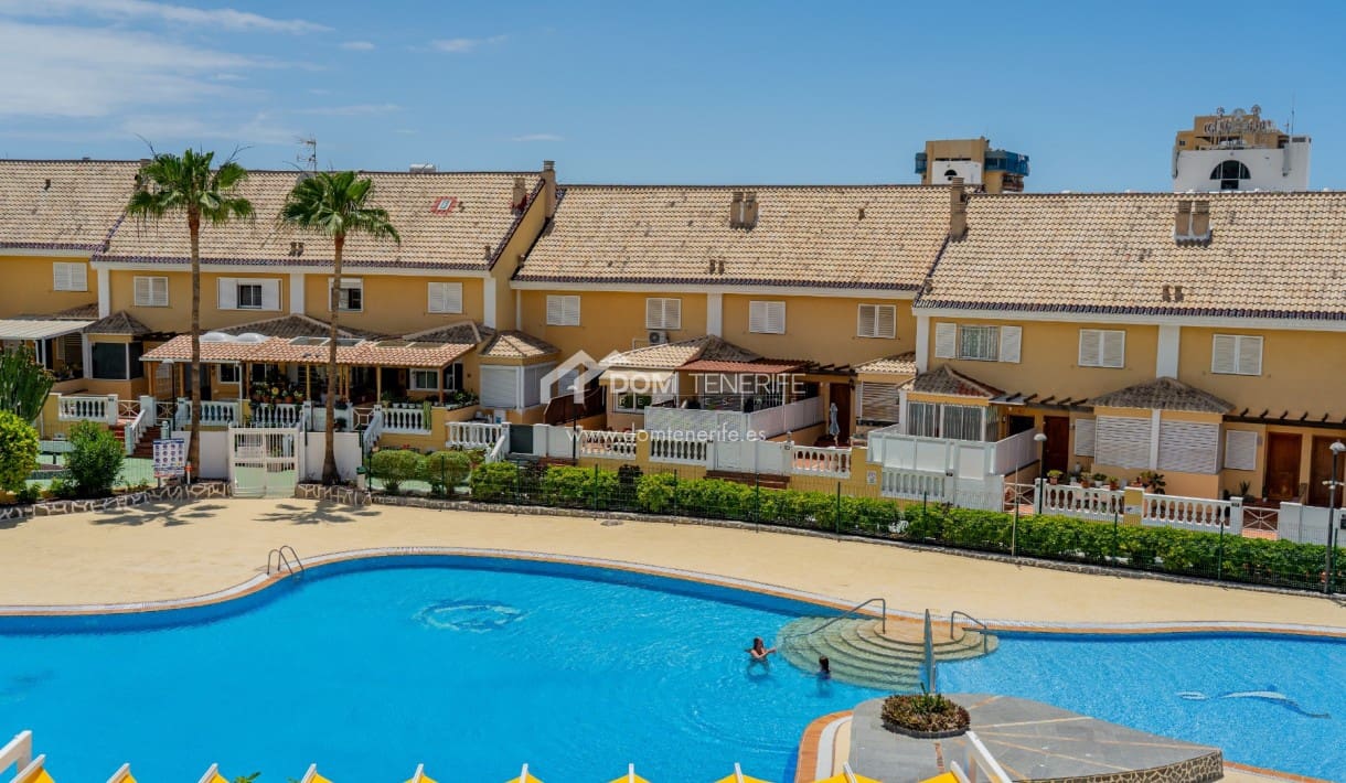 4 soveværelse Byhus til salg i Playa de las Americas med swimmingpool - € 890.000 (Ref: 8948251)