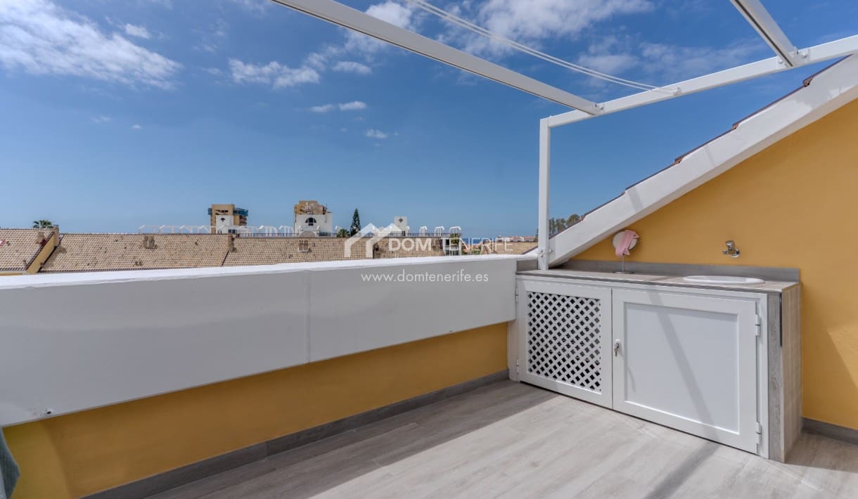 4 soveværelse Byhus til salg i Playa de las Americas med swimmingpool - € 890.000 (Ref: 8948251)