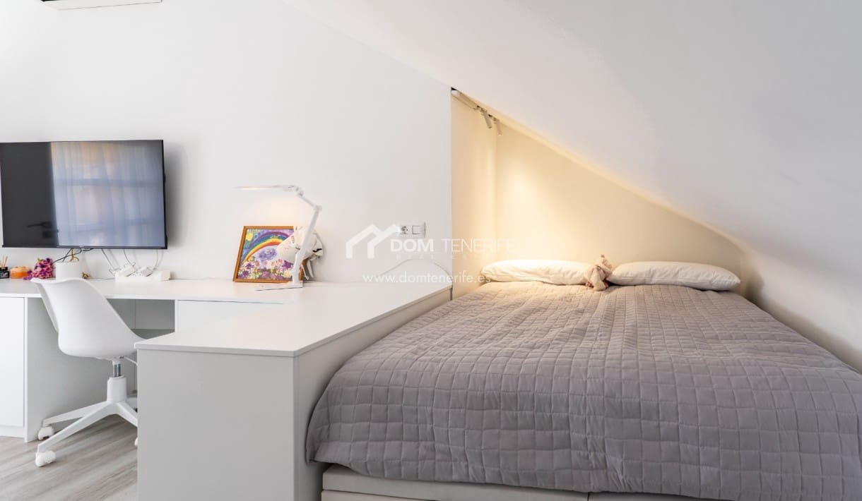 4 soveværelse Byhus til salg i Playa de las Americas med swimmingpool - € 890.000 (Ref: 8948251)