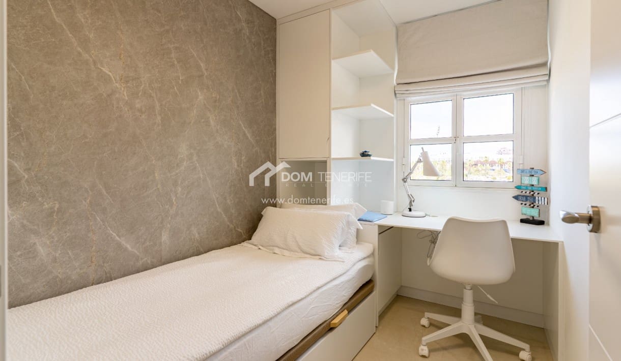 4 soveværelse Byhus til salg i Playa de las Americas med swimmingpool - € 890.000 (Ref: 8948251)