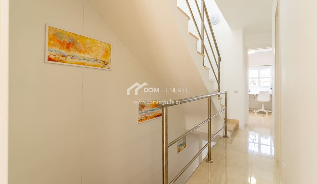 4 soveværelse Byhus til salg i Playa de las Americas med swimmingpool - € 890.000 (Ref: 8948251)