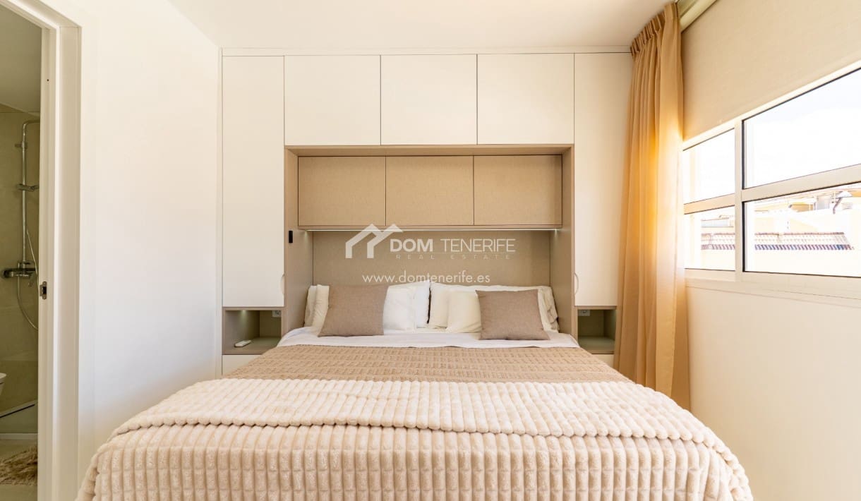 4 soveværelse Byhus til salg i Playa de las Americas med swimmingpool - € 890.000 (Ref: 8948251)