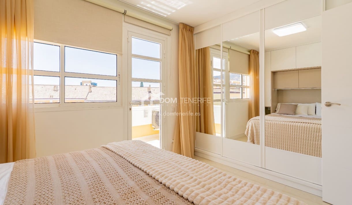 4 soveværelse Byhus til salg i Playa de las Americas med swimmingpool - € 890.000 (Ref: 8948251)