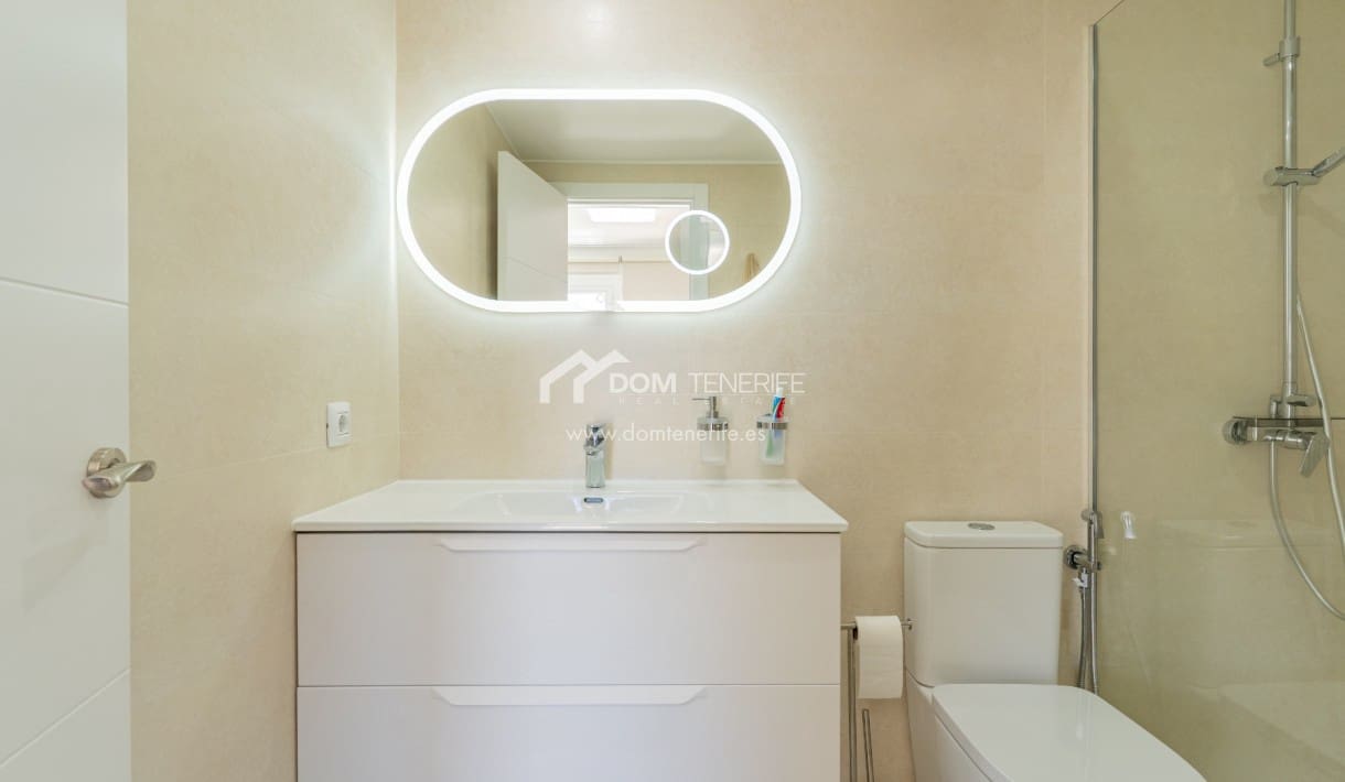 4 soveværelse Byhus til salg i Playa de las Americas med swimmingpool - € 890.000 (Ref: 8948251)