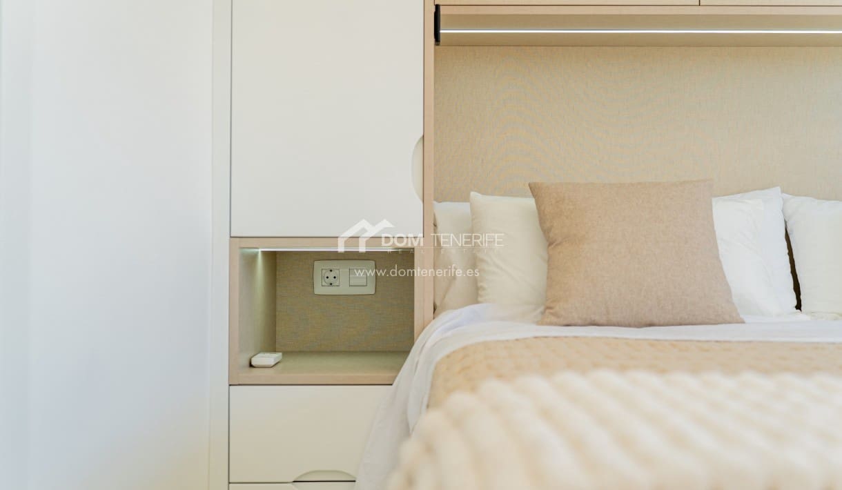 4 soveværelse Byhus til salg i Playa de las Americas med swimmingpool - € 890.000 (Ref: 8948251)