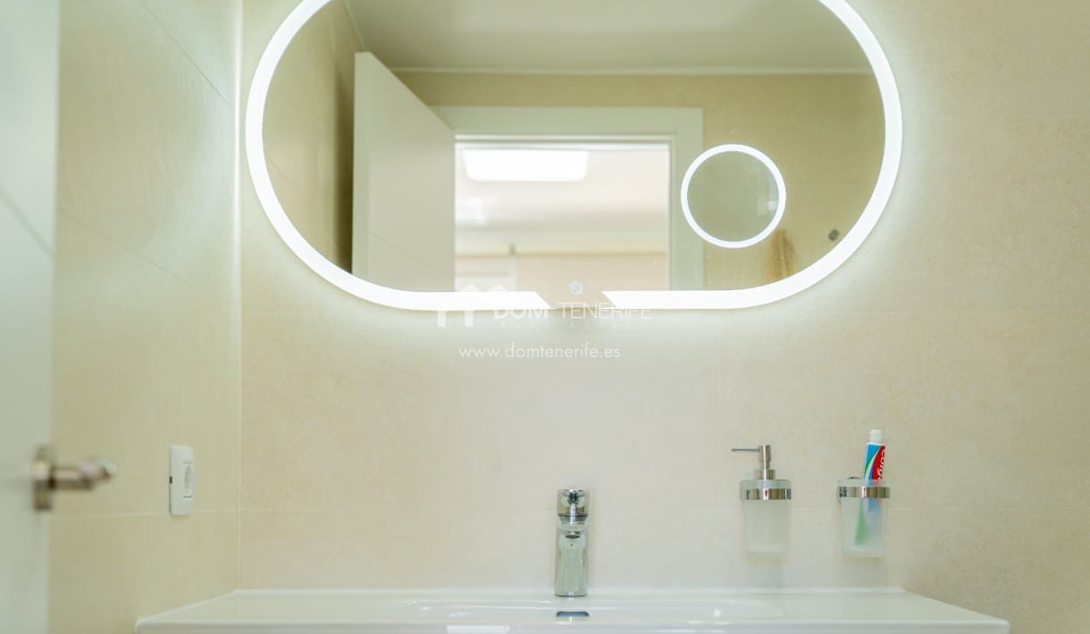 4 soveværelse Byhus til salg i Playa de las Americas med swimmingpool - € 890.000 (Ref: 8948251)