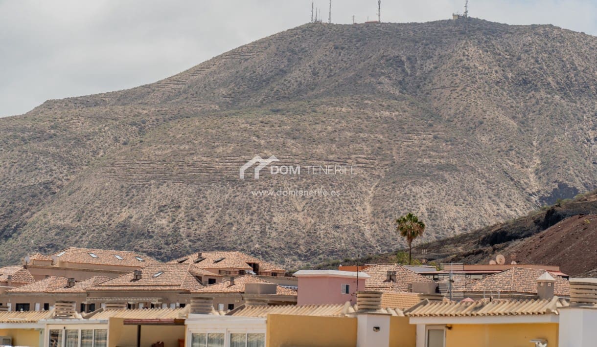 4 soveværelse Byhus til salg i Playa de las Americas med swimmingpool - € 890.000 (Ref: 8948251)