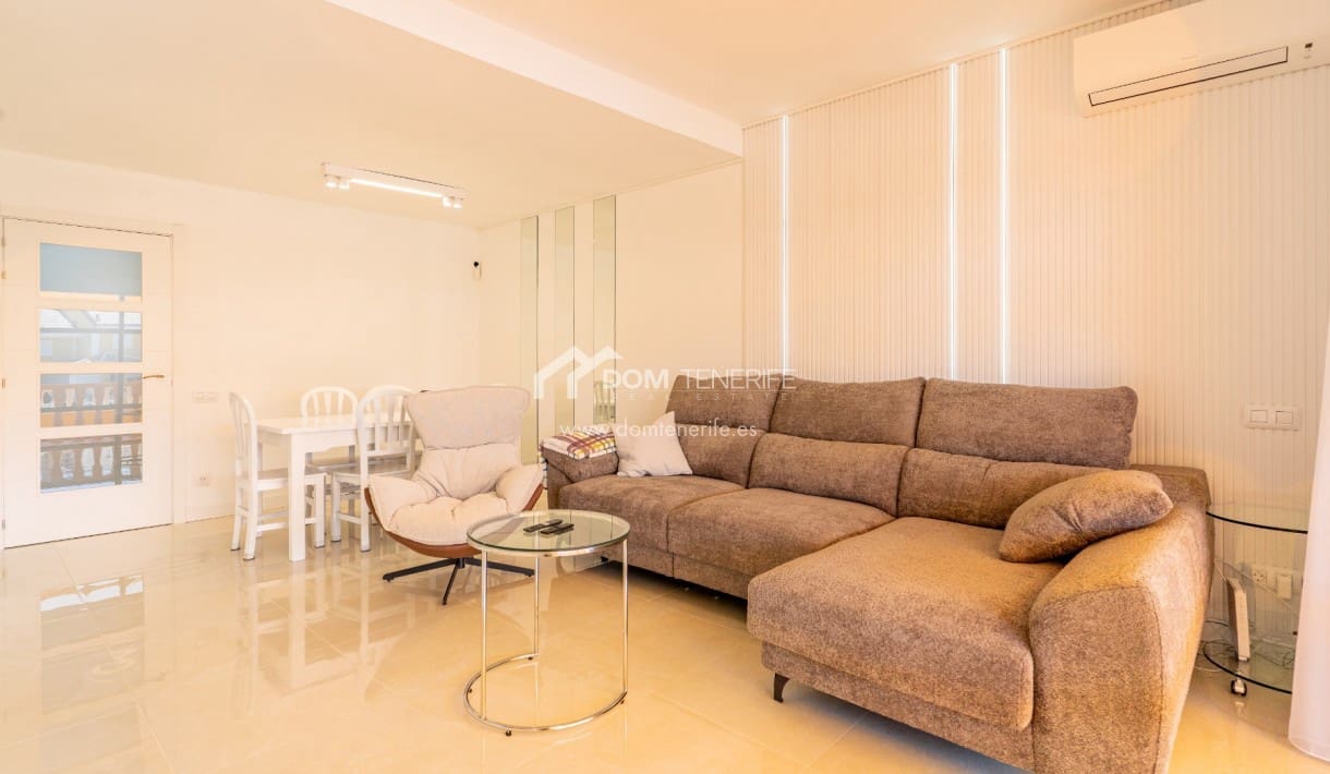 4 soveværelse Byhus til salg i Playa de las Americas med swimmingpool - € 890.000 (Ref: 8948251)