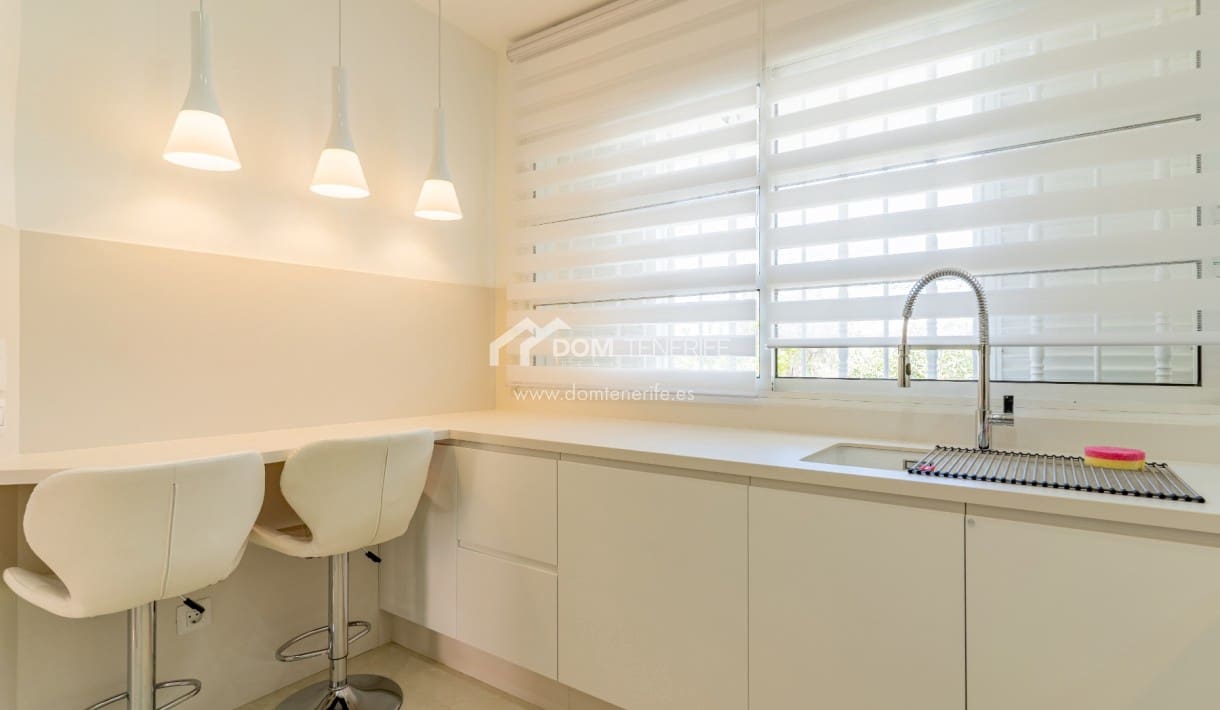 4 soveværelse Byhus til salg i Playa de las Americas med swimmingpool - € 890.000 (Ref: 8948251)