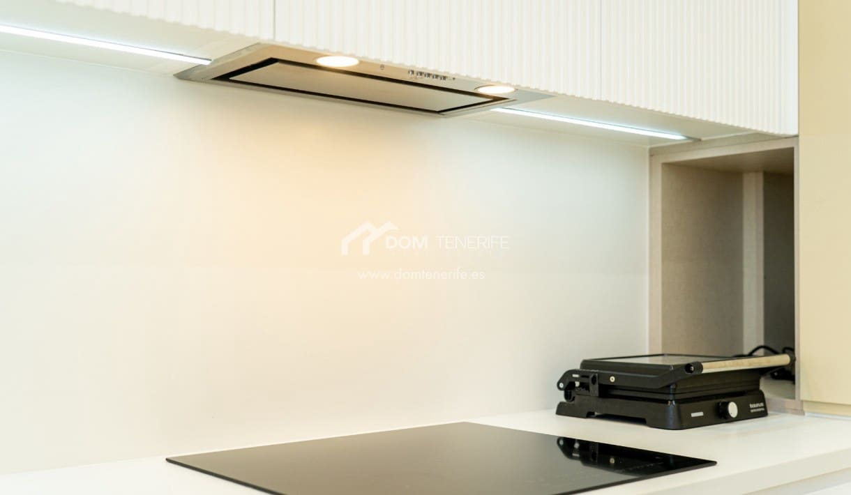 4 soveværelse Byhus til salg i Playa de las Americas med swimmingpool - € 890.000 (Ref: 8948251)