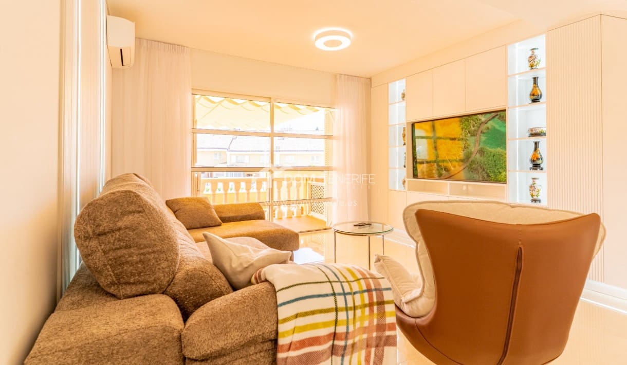 4 soveværelse Byhus til salg i Playa de las Americas med swimmingpool - € 890.000 (Ref: 8948251)