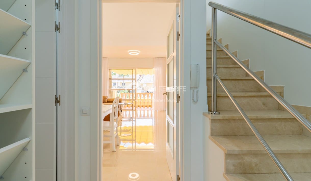 4 soveværelse Byhus til salg i Playa de las Americas med swimmingpool - € 890.000 (Ref: 8948251)