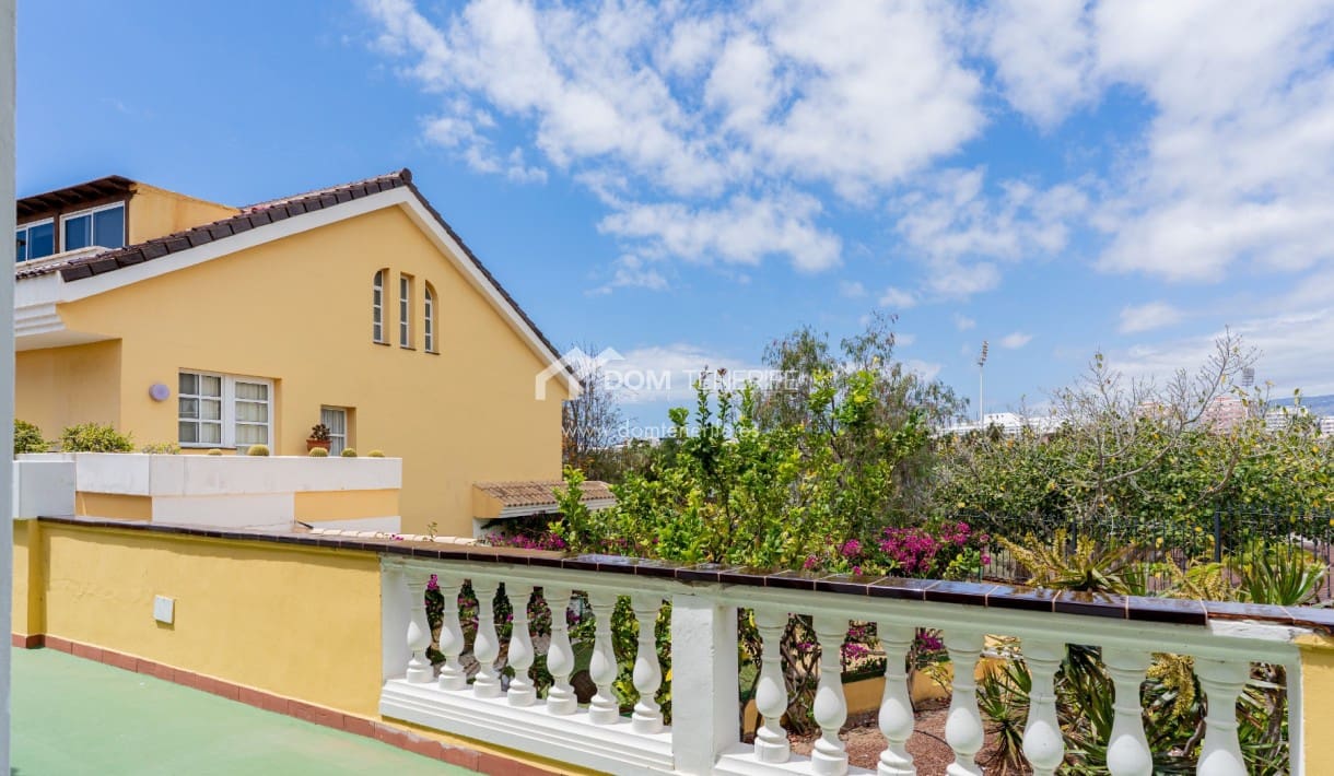 4 soveværelse Byhus til salg i Playa de las Americas med swimmingpool - € 890.000 (Ref: 8948251)