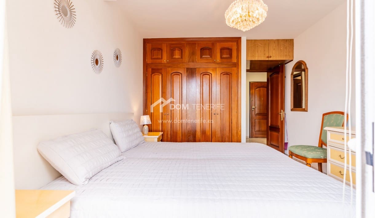 1 bedroom Apartment for sale in Los Cristianos with pool - € 310,000 (Ref: 8983404)