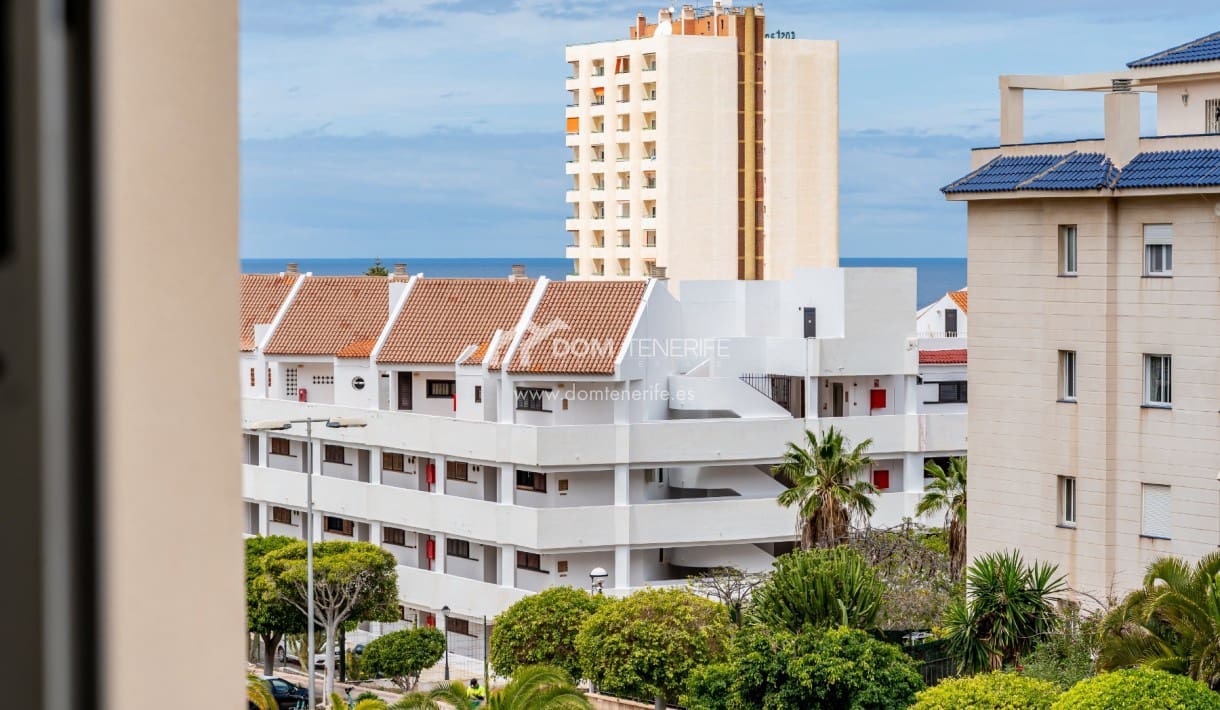 1 bedroom Apartment for sale in Los Cristianos with pool - € 310,000 (Ref: 8983404)