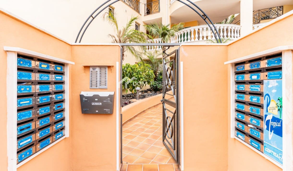 1 bedroom Apartment for sale in Los Cristianos with pool - € 310,000 (Ref: 8983404)