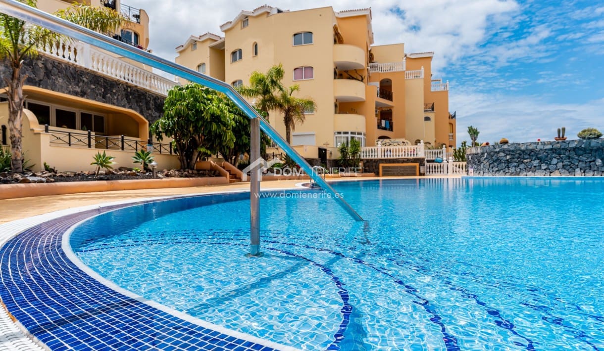 1 bedroom Apartment for sale in Los Cristianos with pool - € 310,000 (Ref: 8983404)