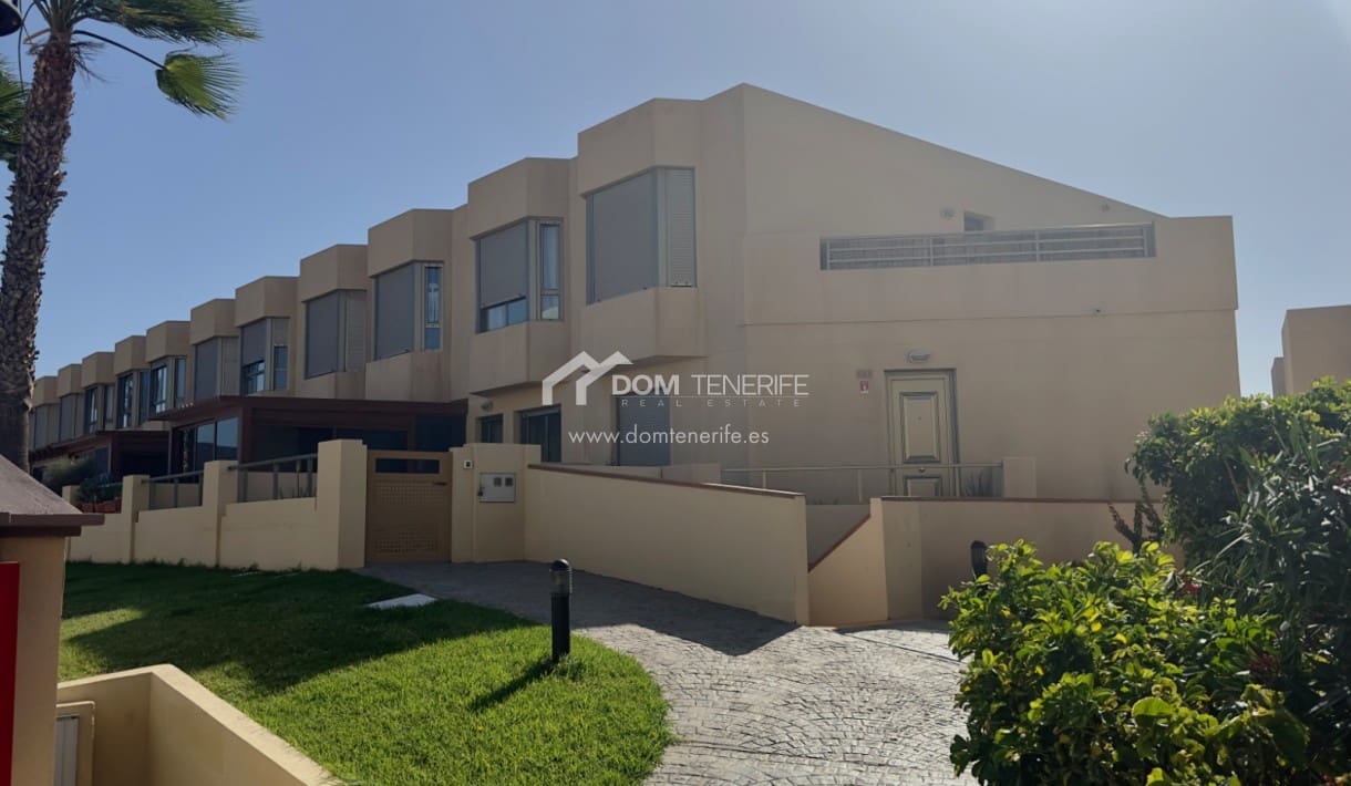 3 soveværelse Byhus til salg i La Tejita med swimmingpool - € 429.000 (Ref: 9006490)