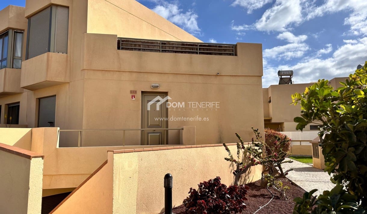 3 soveværelse Byhus til salg i La Tejita med swimmingpool - € 429.000 (Ref: 9006490)