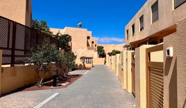 3 soveværelse Byhus til salg i La Tejita, Granadilla de Abona med swimmingpool - € 429.000 (Ref: 9006490)