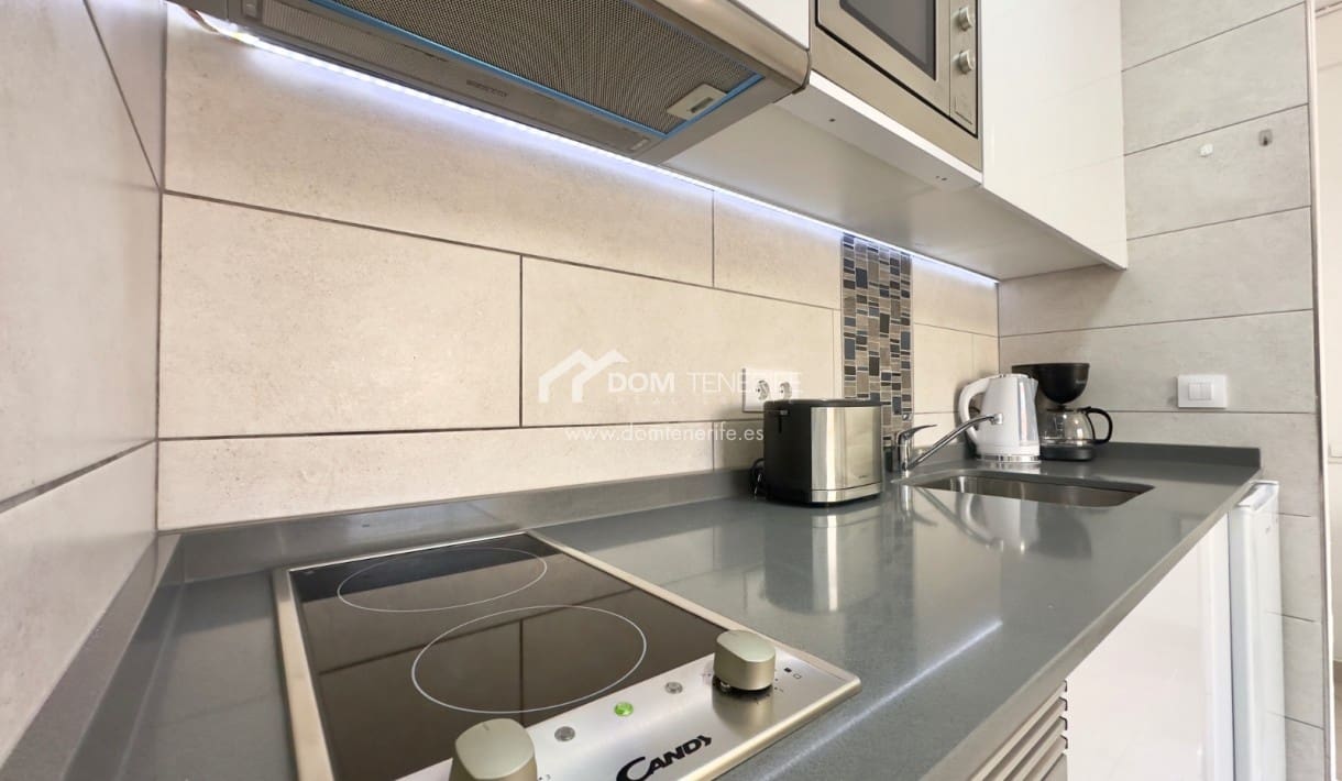 1 sovrum Lägenhet att hyra i Playa de las Americas med pool - 1 600 € (Ref: 9116493)