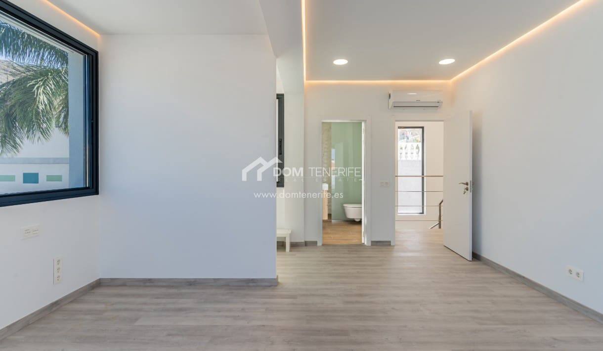 4 soveværelse Villa til salg i Adeje med swimmingpool garage - € 1.850.000 (Ref: 9148765)