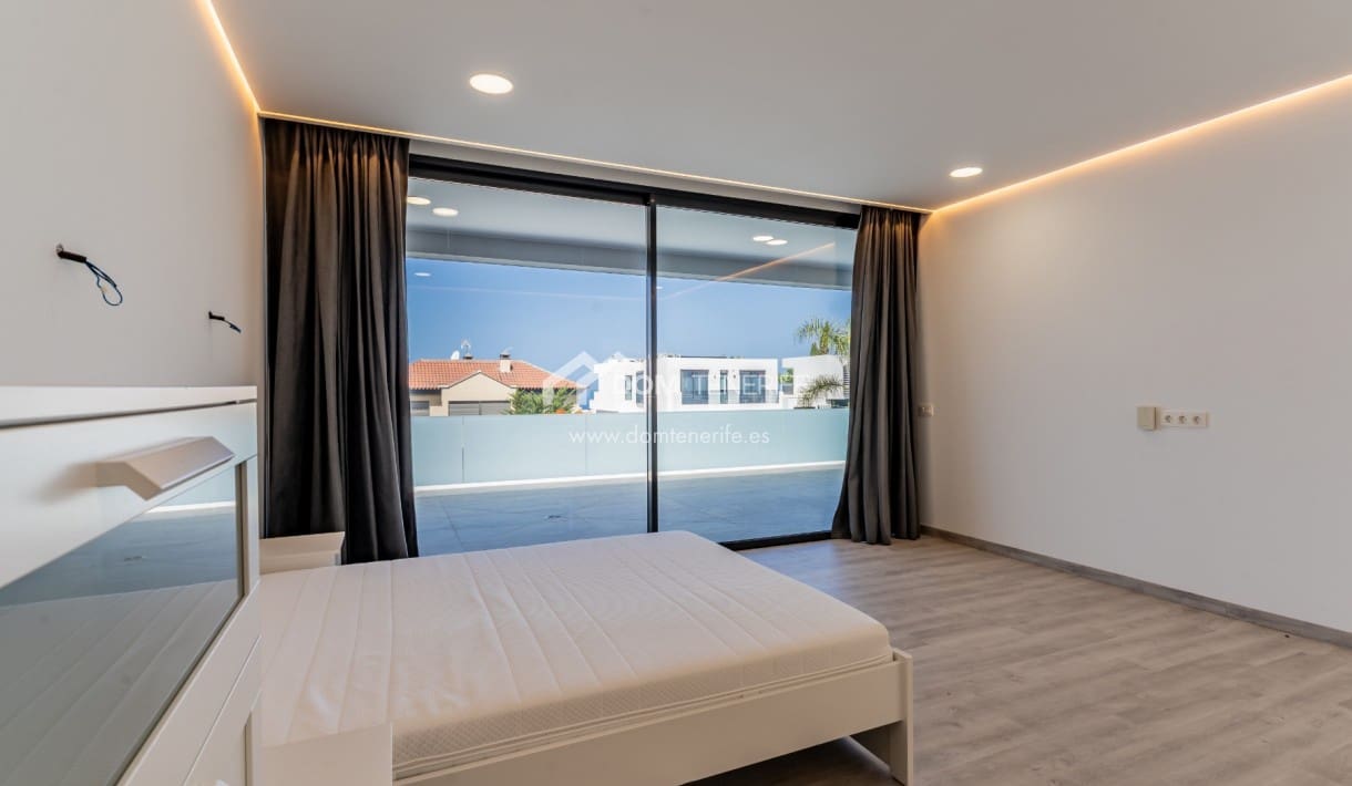 4 soveværelse Villa til salg i Adeje med swimmingpool garage - € 1.850.000 (Ref: 9148765)