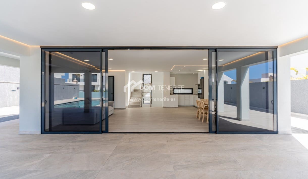 4 soveværelse Villa til salg i Adeje med swimmingpool garage - € 1.850.000 (Ref: 9148765)