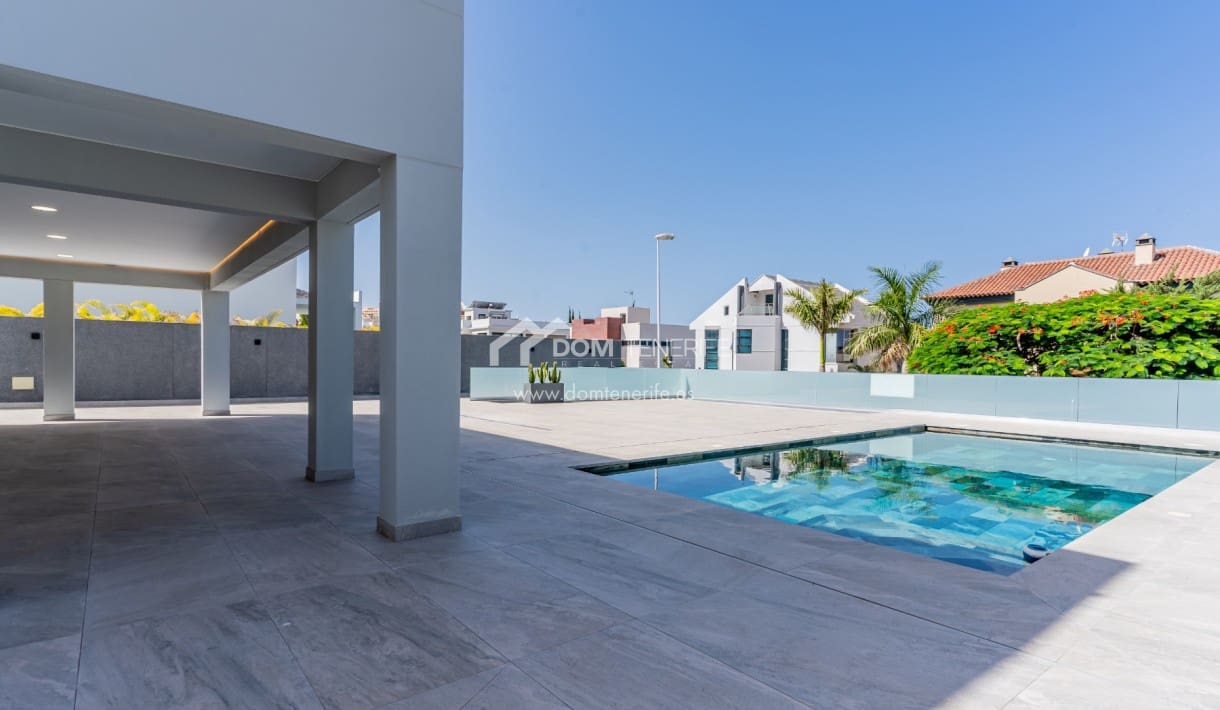 4 soveværelse Villa til salg i Adeje med swimmingpool garage - € 1.850.000 (Ref: 9148765)