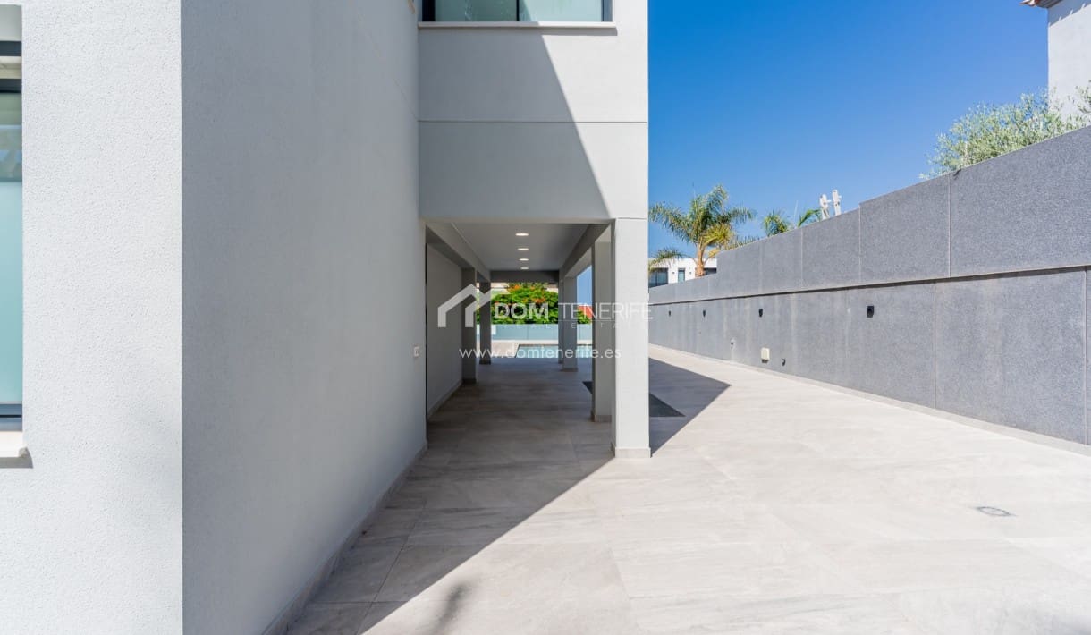 4 soveværelse Villa til salg i Adeje med swimmingpool garage - € 1.850.000 (Ref: 9148765)