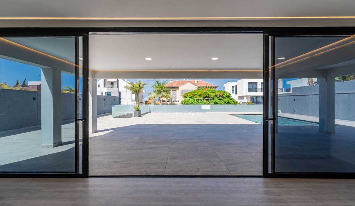 4 soveværelse Villa til salg i Adeje med swimmingpool garage - € 1.850.000 (Ref: 9148765)