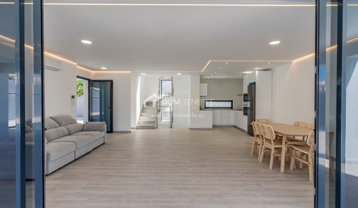 4 soveværelse Villa til salg i Adeje med swimmingpool garage - € 1.850.000 (Ref: 9148765)