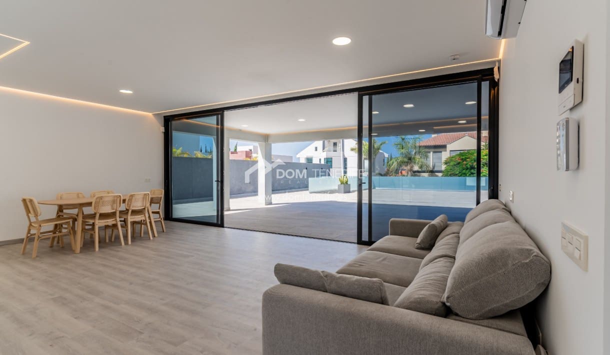 4 soveværelse Villa til salg i Adeje med swimmingpool garage - € 1.850.000 (Ref: 9148765)