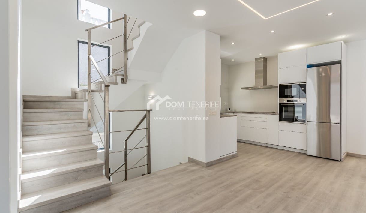 4 soveværelse Villa til salg i Adeje med swimmingpool garage - € 1.850.000 (Ref: 9148765)