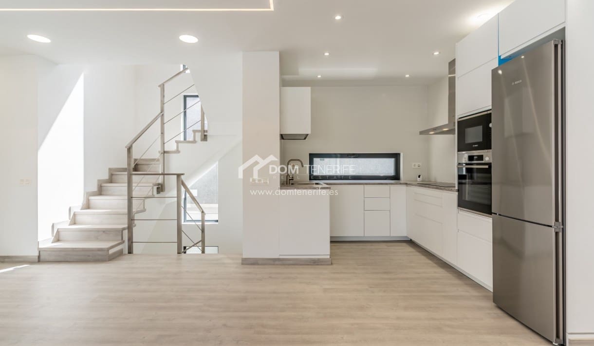 4 soveværelse Villa til salg i Adeje med swimmingpool garage - € 1.850.000 (Ref: 9148765)