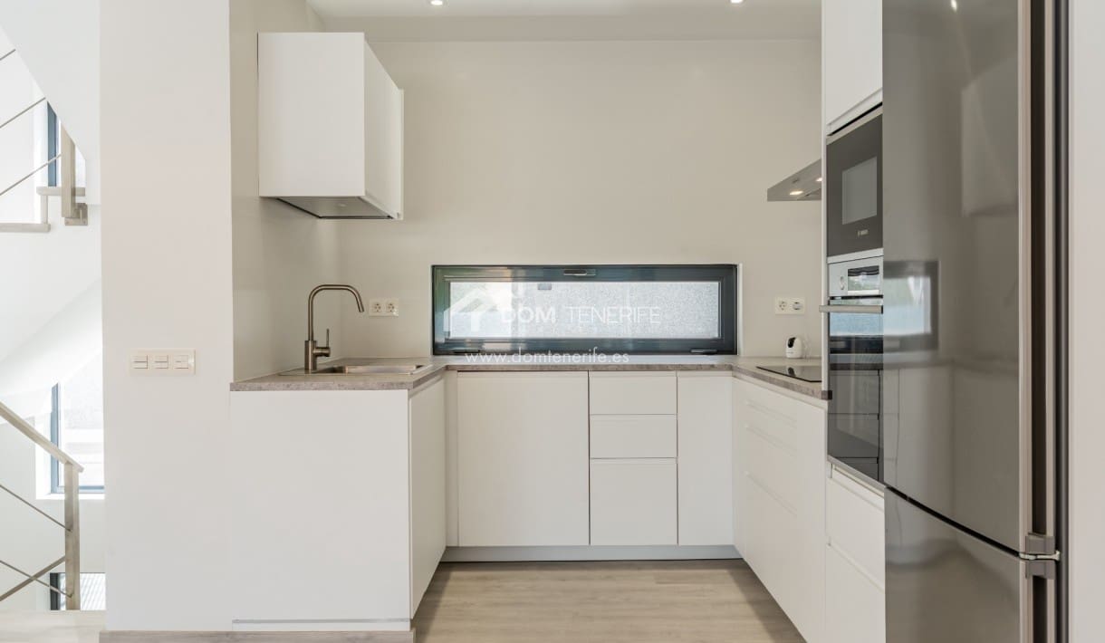 4 soveværelse Villa til salg i Adeje med swimmingpool garage - € 1.850.000 (Ref: 9148765)