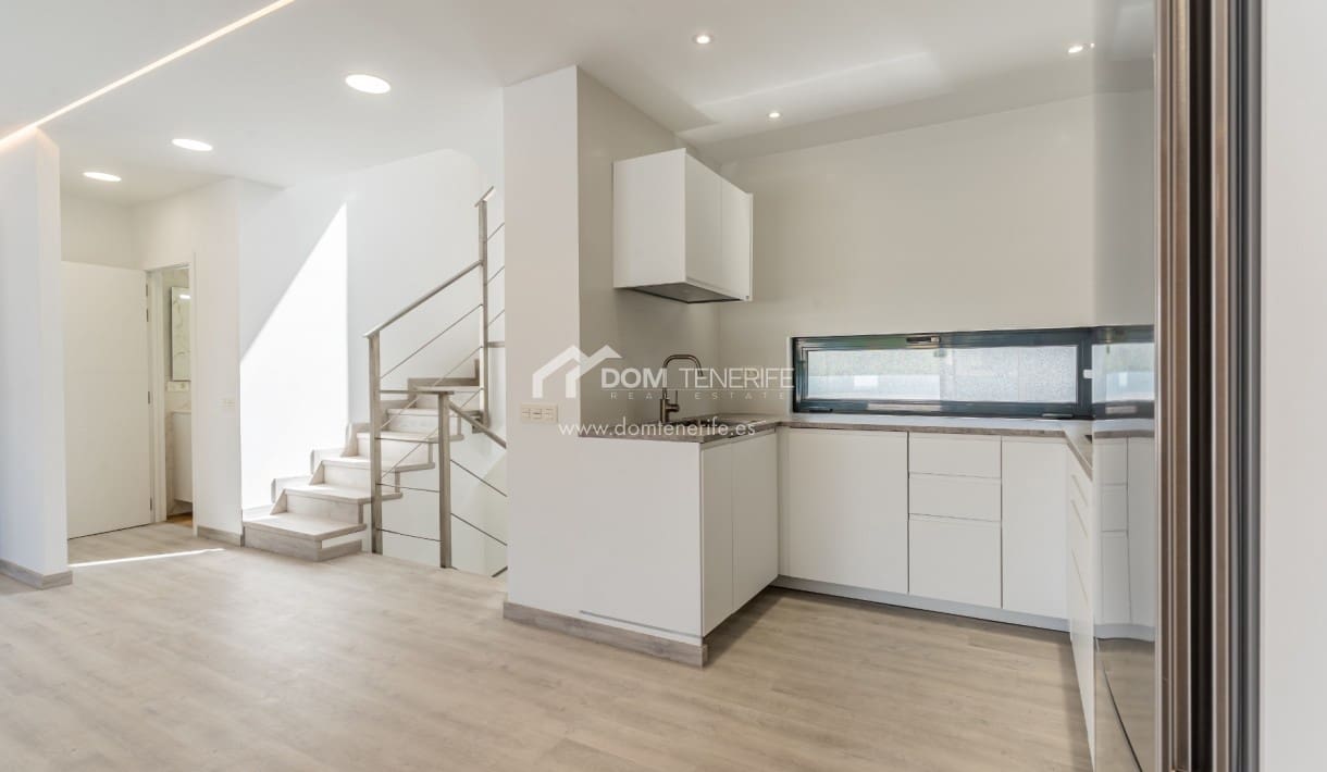 4 soveværelse Villa til salg i Adeje med swimmingpool garage - € 1.850.000 (Ref: 9148765)