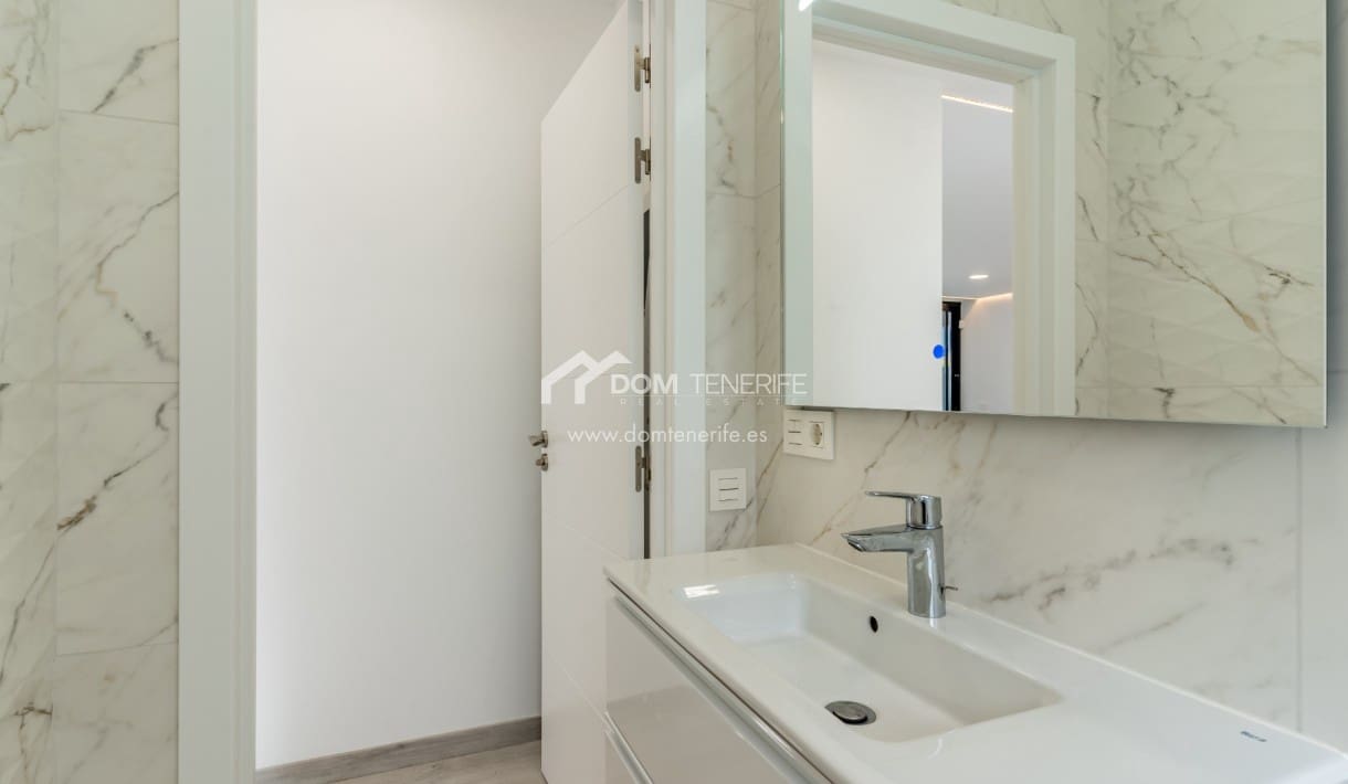 4 soveværelse Villa til salg i Adeje med swimmingpool garage - € 1.850.000 (Ref: 9148765)