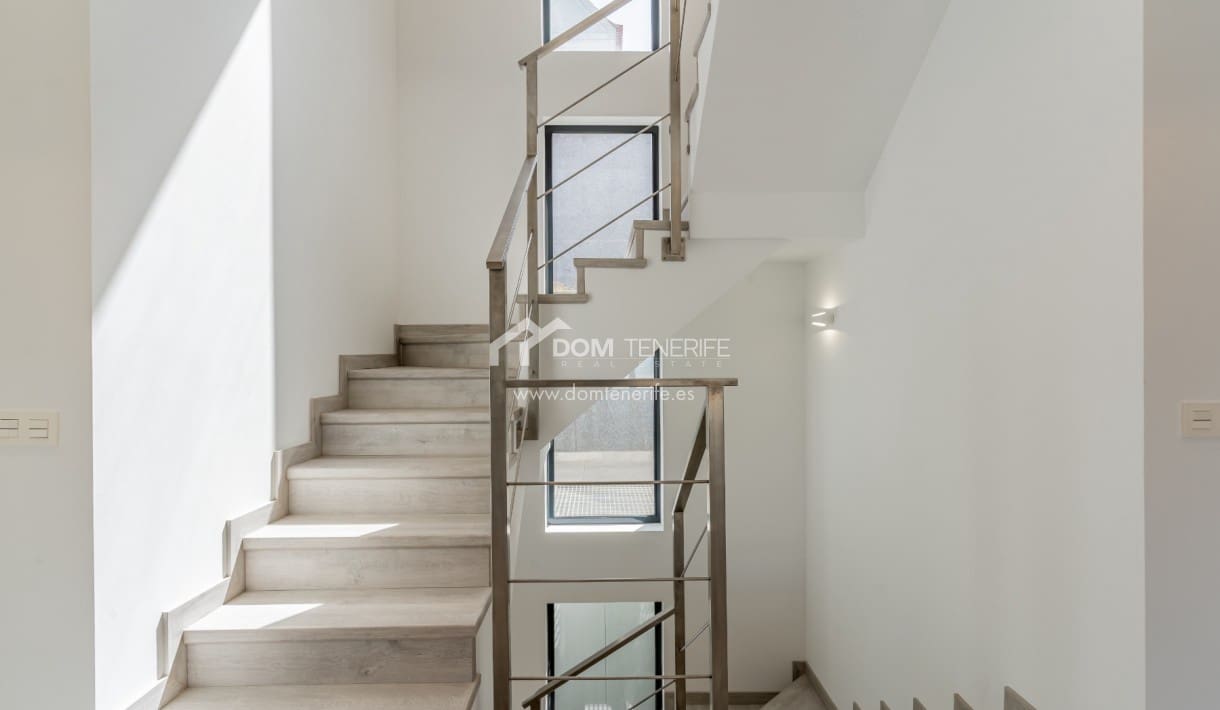 4 soveværelse Villa til salg i Adeje med swimmingpool garage - € 1.850.000 (Ref: 9148765)